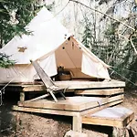 ラグジュアリーテント Naawa Nature Camp Korpo